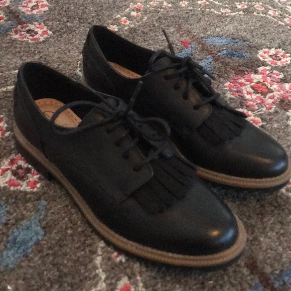 Clark’s oxfords - Picture 2 of 3